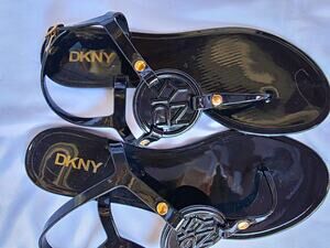 DKNY Women’s Black Logo Thong Flat Sandals Ankle Strap Buckle US 8